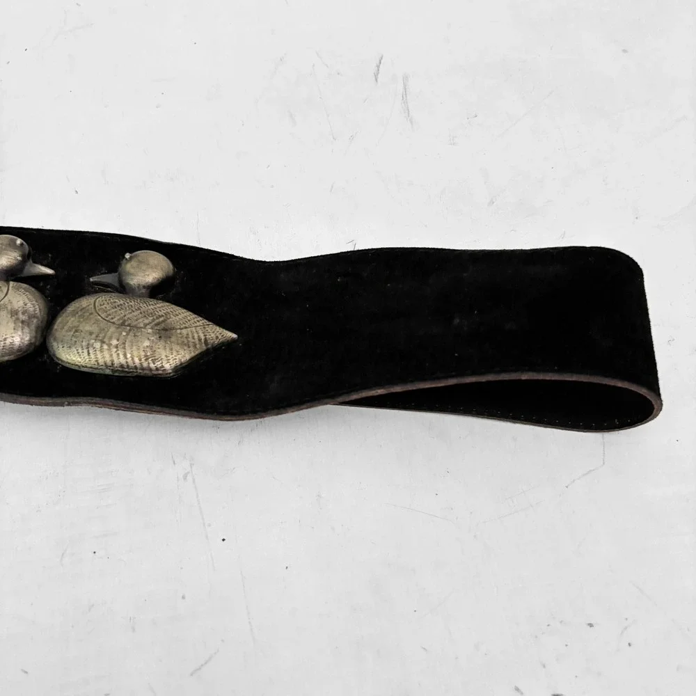 VTG Black Suede Wide Waist Belt Silver Tone Double Duck Motif Womens S